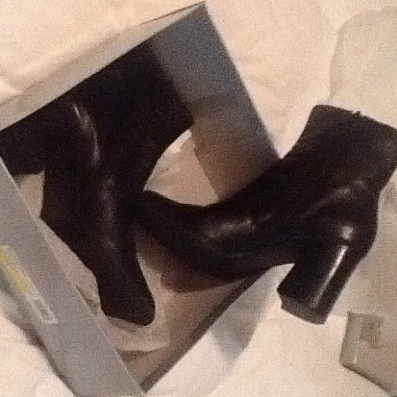 Boots - Picture 4 of 4